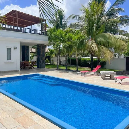 Enjoying Villa With Infinity Pool In Grand-Baie